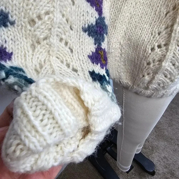 100% Wool Nomadic Traders Barkeley CA Sweater Hand Knit Nepal Cream/Flowers L - Picture 6 of 10